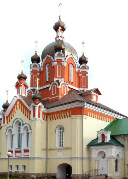Тихвинский монастырь (Крестовоздвиженская церковь окна)