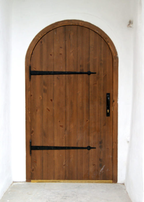 Тихвинский монастырь (Трапезные палаты дверь арочная)