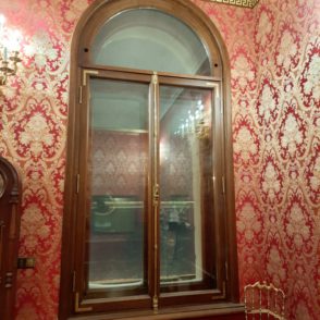 Роскошь красного Квартира в г. Санкт-Петербурге (окно)
