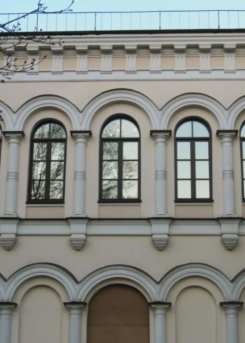 Воскресенский Новодевичий женский монастырь (окна снаружи Храм Трех святителей)