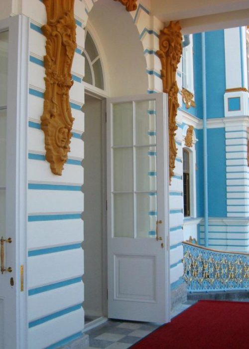 Екатерининский дворец (открытая дверь)
